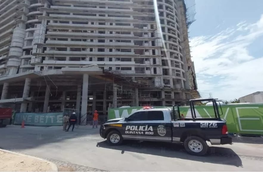 Código rojo en una obra en Cancún: presencia de hombres armados