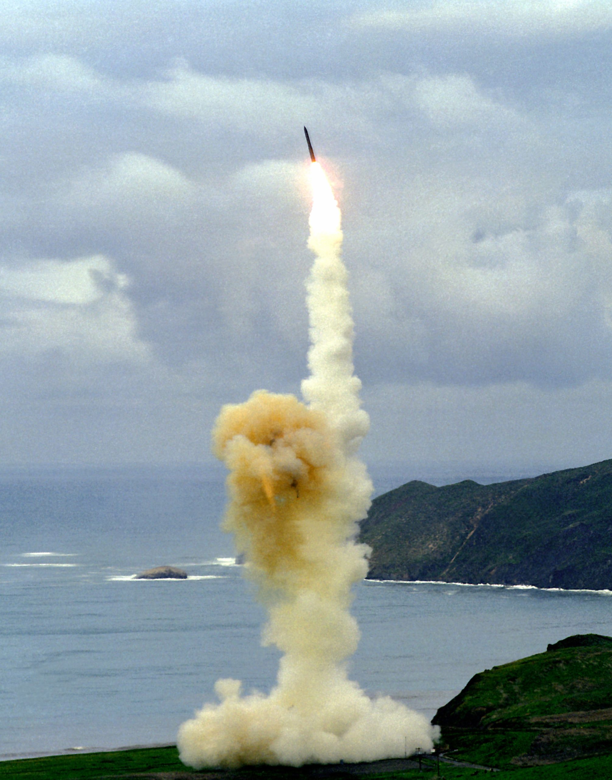 Corea del Norte lanza misiles