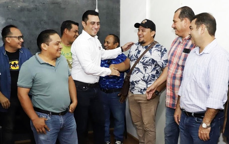 Alamilla Villanueva se hizo un espacio para celebrar a sus compañeros padres de familia que laboran en el ICATQR