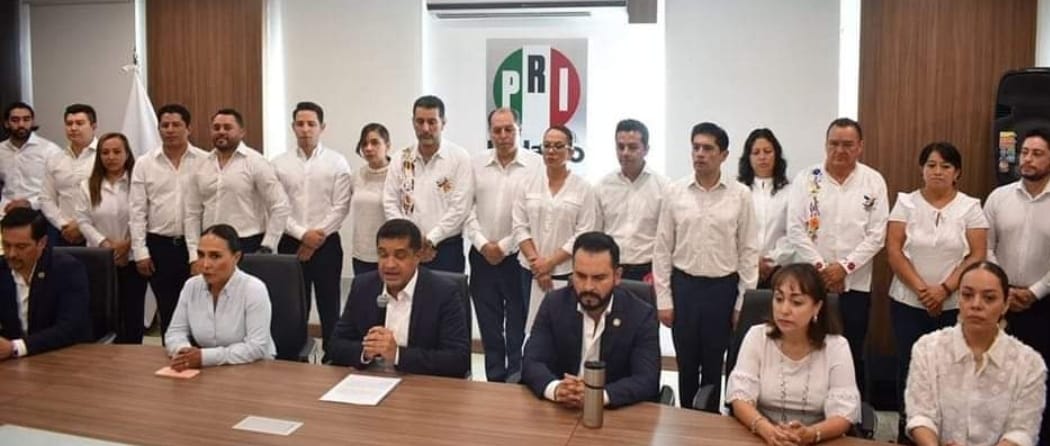 renuncia masiva a militancia del PRI en Hidalgo y Sinaloa