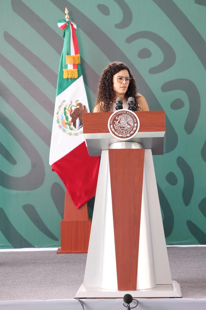 Luisa María Alcalde acompaña a AMLO en su mañanera como titular de Segob … y habla de comentarios machistas