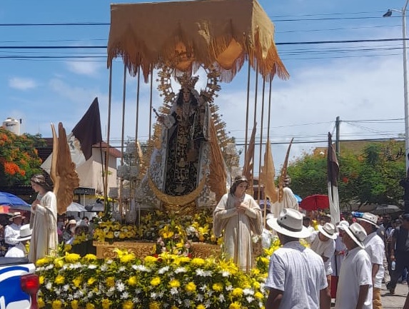 La fe a la Virgen del Carmen une a miles de fieles