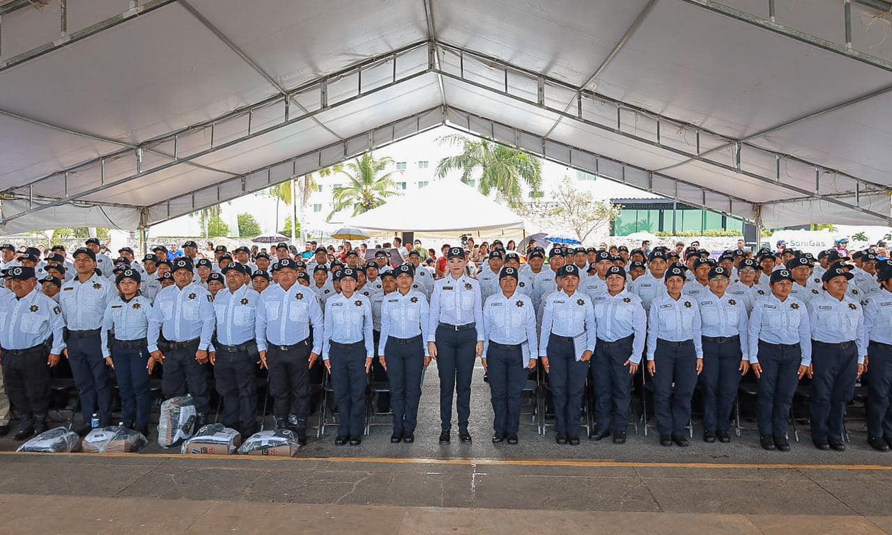 Policías de Campeche aprueban exámenes de control y confianza