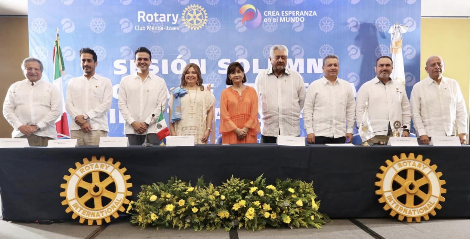 Toma protestas Celia Rivas como presidenta Rotary Mérida