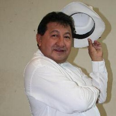 Octavio Ayil es reconocido por su trayectoria por el Ayuntamiento de Mérida