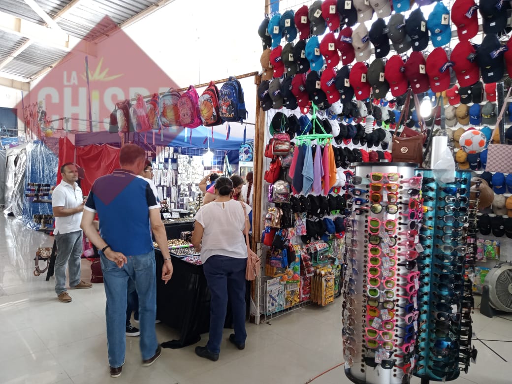 Derrama económica de tres a cuatro millones de pesos ha dejado a 50 comerciantes en la Nave CANACO, durante la Feria de Ciudad del Carmen