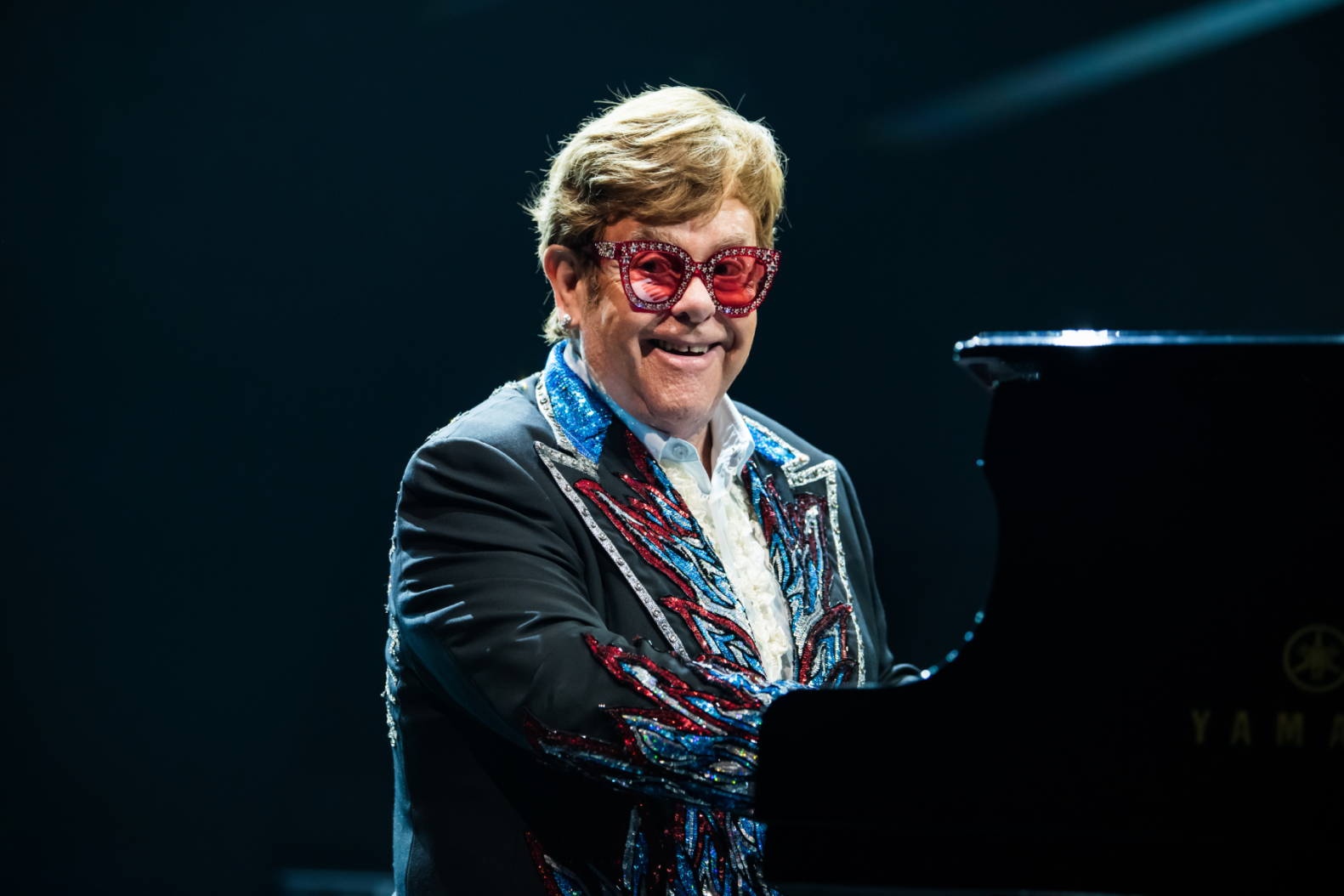 '52 años de pura alegría' asi se despide Elton John de los escenarios