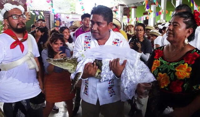 alcalde de México se casa con un caimán