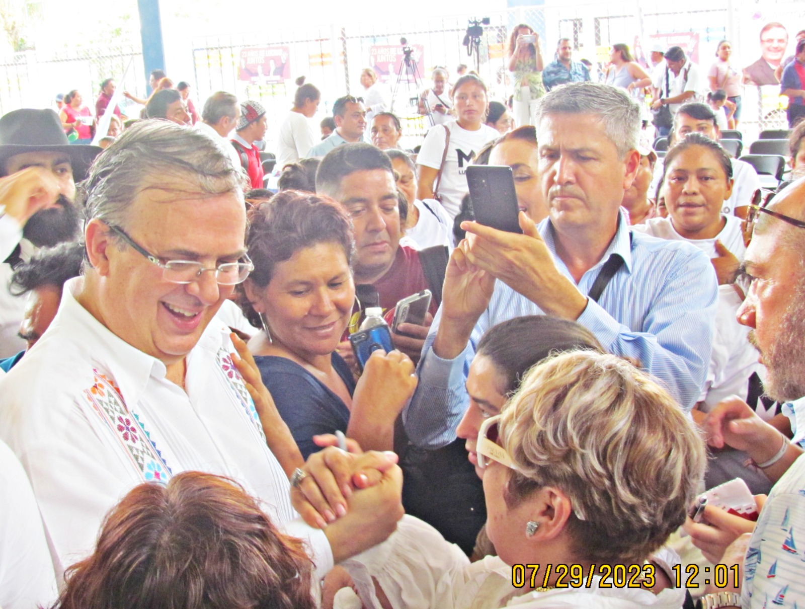 En multitudinarias asambleas informativas realizadas en las ciudades de Cancún y de Playa del Carmen miles de personas aprobaron el Plan ANGEL