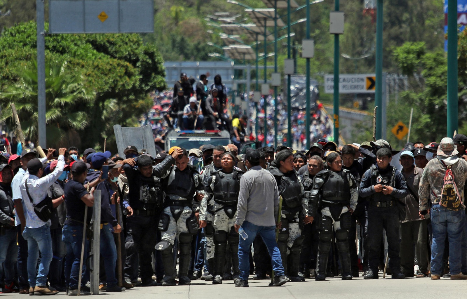 13 funcionarios retenidos en Chilpancingo son liberados
