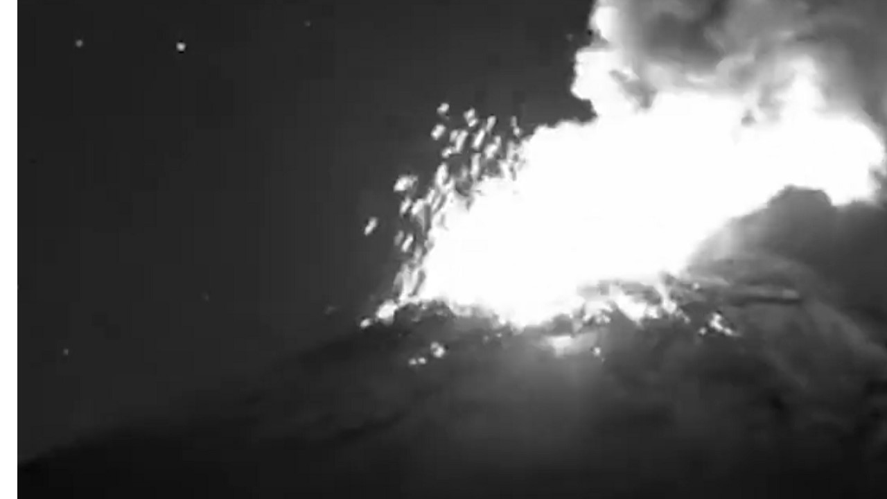 Explosión del Popocatepetl en la madrugada, “Enfurecido amanecer del Don Goyo”