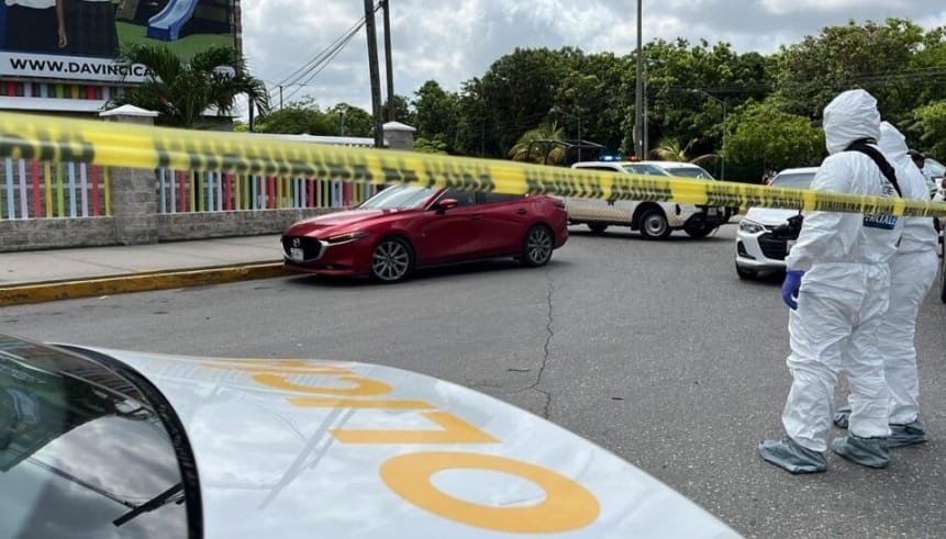 Padres y alumnos tuvieron terror, balazos en la puerta de una escuela en Cancún en horario de salida