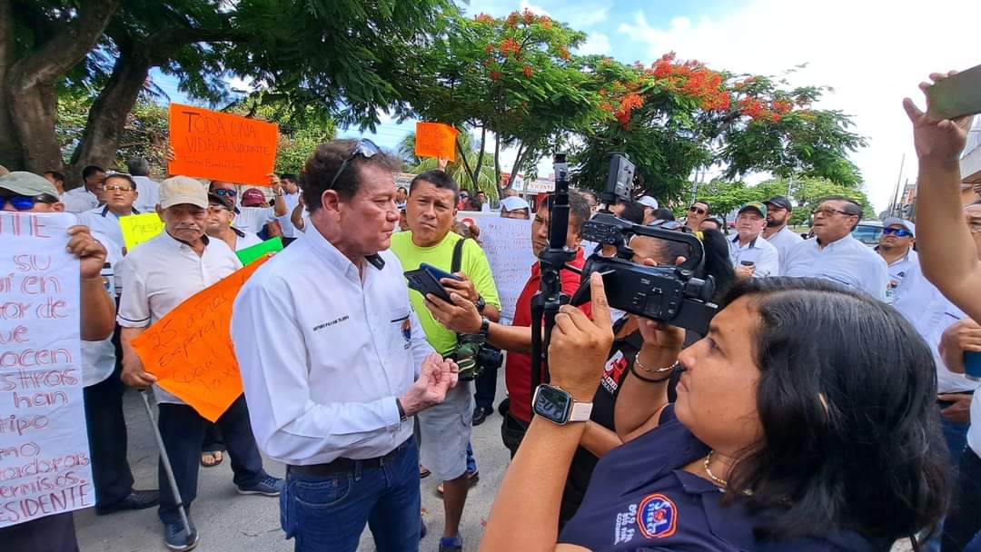 El sindicato de taxistas de Cozumel llevó a cabo una manifestación frente a las instalaciones del Instituto de Movilidad de Quintana Roo 