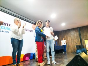 Los alumnos de nivel secundaria son ejemplo de empeño para obtención de logros, afirma la Segey.