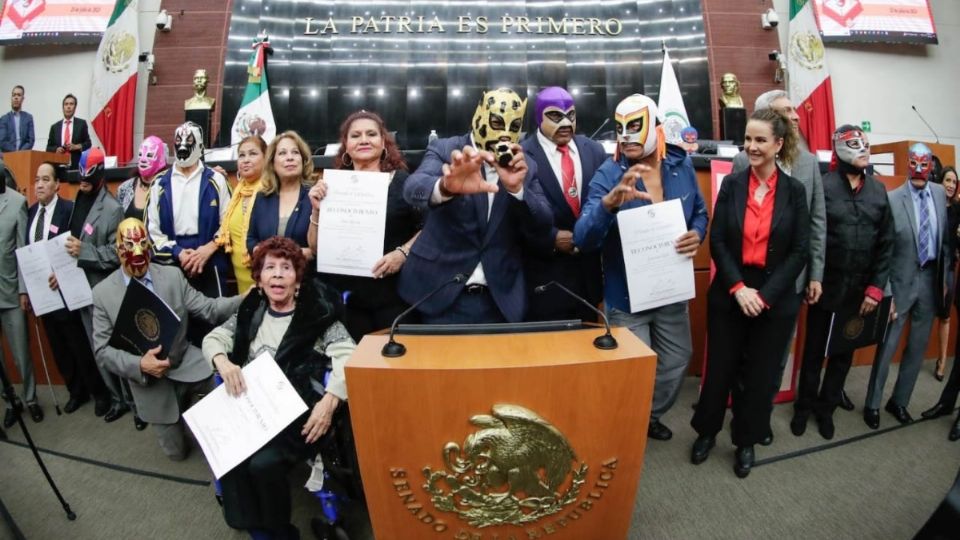 Reconocen a leyendas de la Lucha Libre Mexicana en el Senado de la República