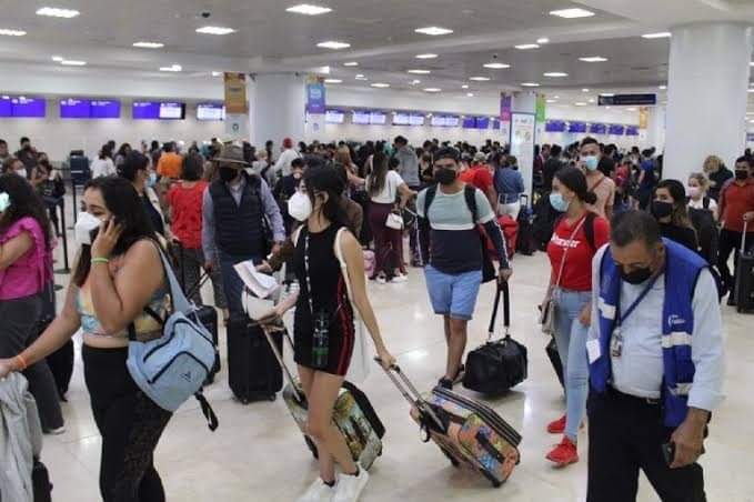 Aeropuerto de Cancún un total de 561 vuelos, inició la semana.