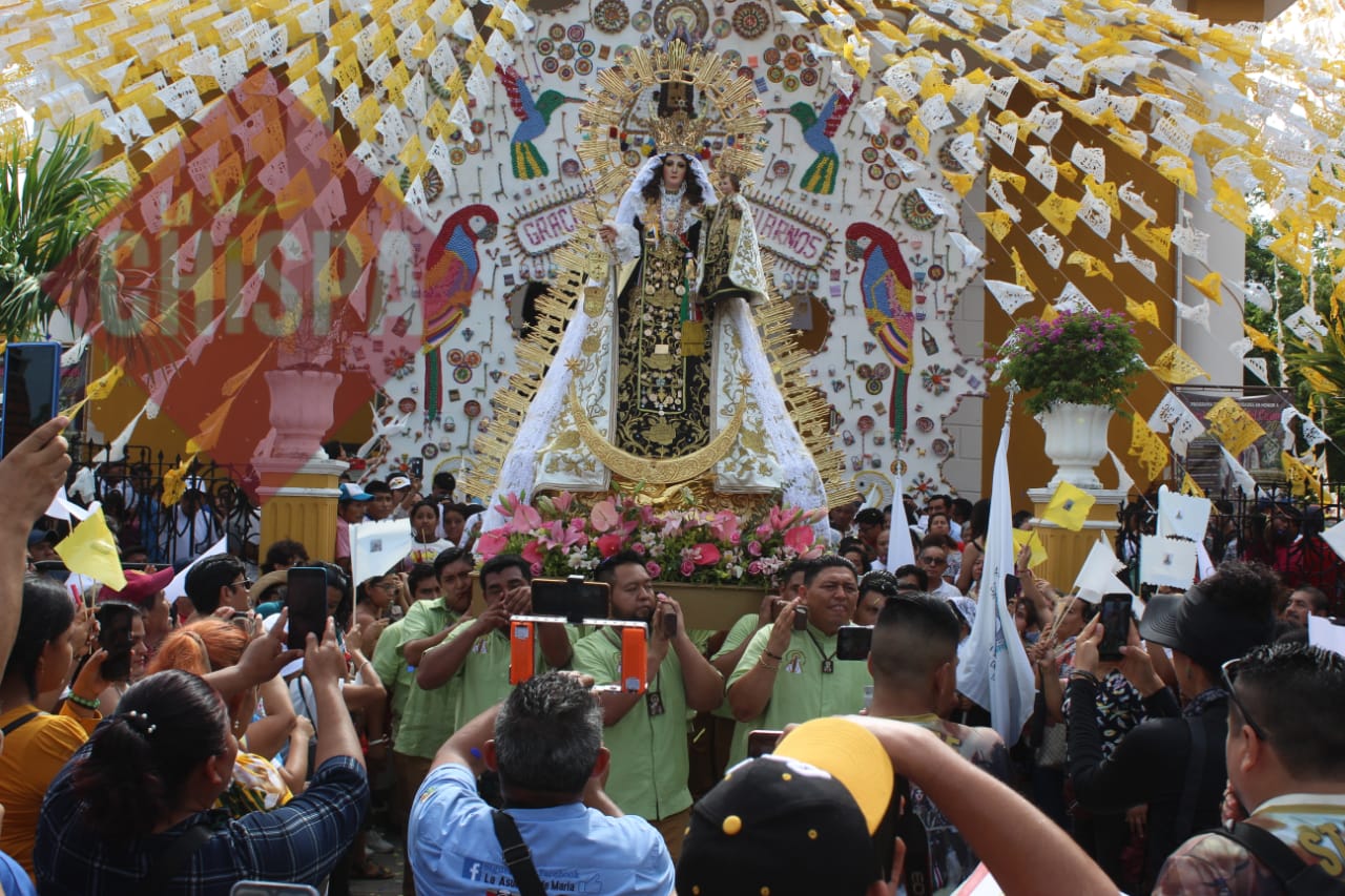 Miles de católicos presenciaron el paseo de la “Virgen del Carmen” por la Bahía de Ciudad del Carmen