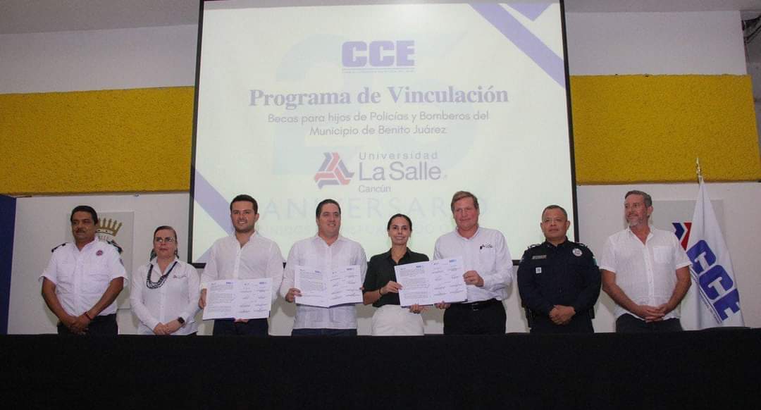 Programa de Becas a hijos de policías y bomberos cancunenses.