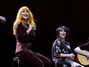 Billie Eilish cantó con Paramore una rola muy emotiva