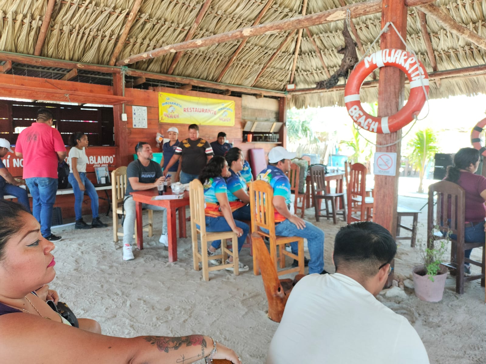 Un grupo de restauranteros de Ciudad del Carmen del Malecón Costero de Playa Norte obtienen el RNT