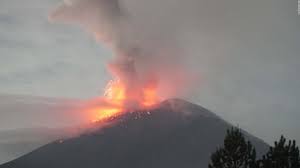 Explosión del Popocatepetl en la madrugada