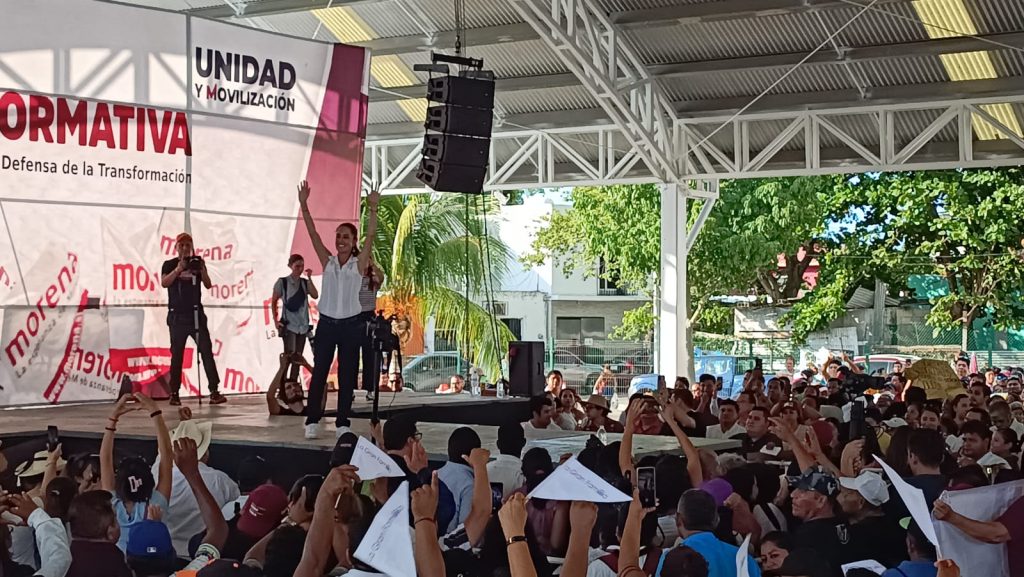 Acarreados en la asamblea informativa de Claudia Sheinbaum Pardo en Ciudad del Carmen
