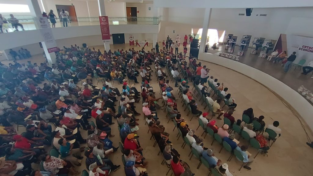 Pescadores ribereños de Ciudad del Carmen reciben apoyos de veda y baja captura
