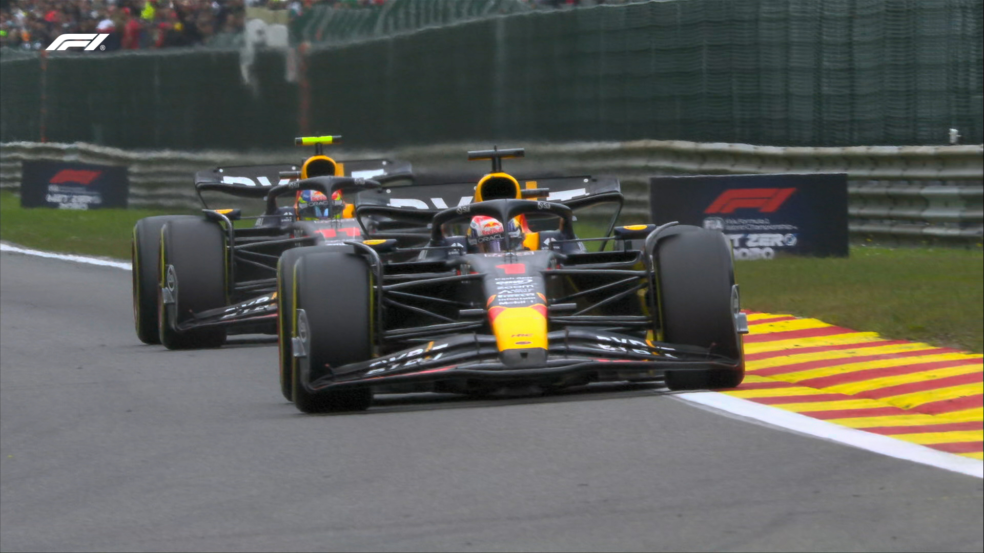 ‘Checo Pérez sube al podio en el GP de Bélgica; Verstappen gana la carrera