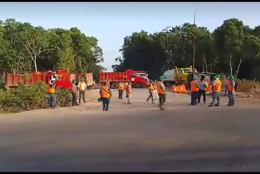 Trabajadores del Tren Maya bloquearon tramo 6: Molestos porque no les pagan completo