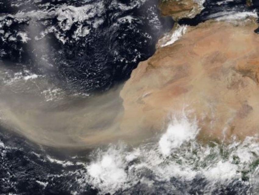 Polvo del Sahara llegará a Yucatán: SNM pronostica entorno grisáceo y con bruma.
