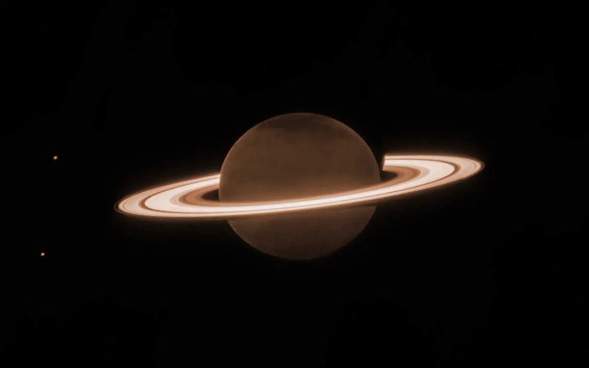 Saturno brilla como nunca