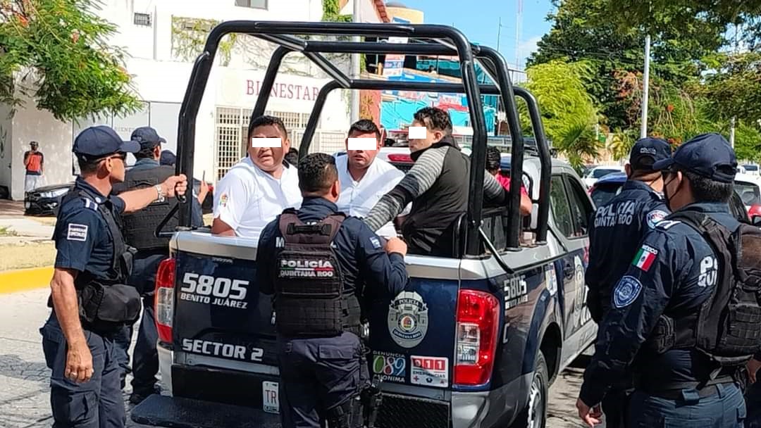 Atacan taxistas a turistas y chófer de Uber en Cancún