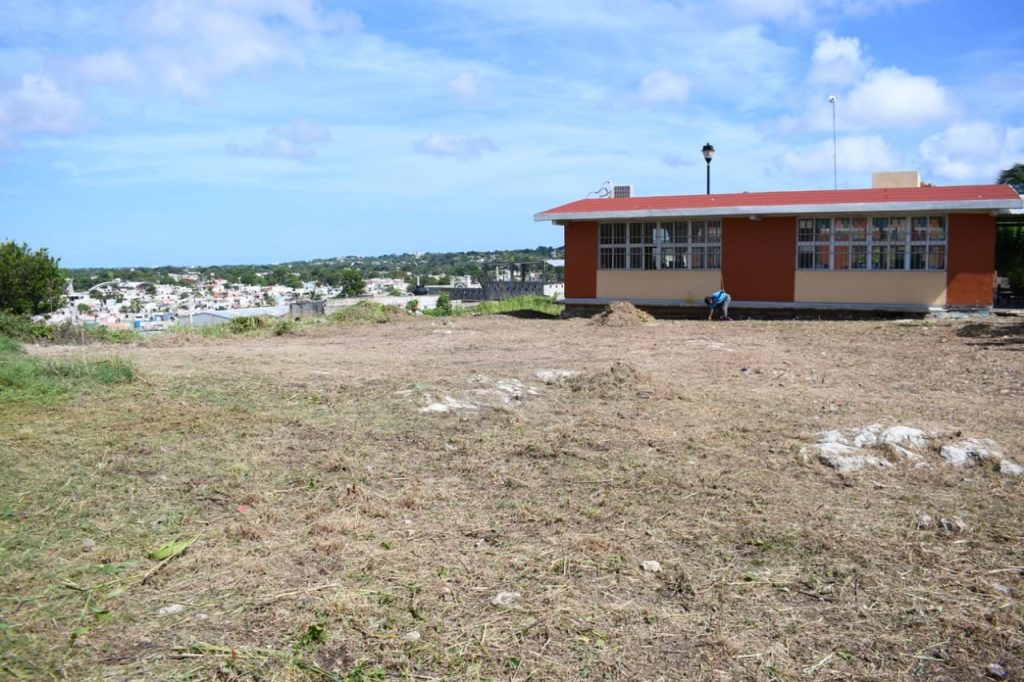 Ayuntamiento ayuda con limpieza de escuelas