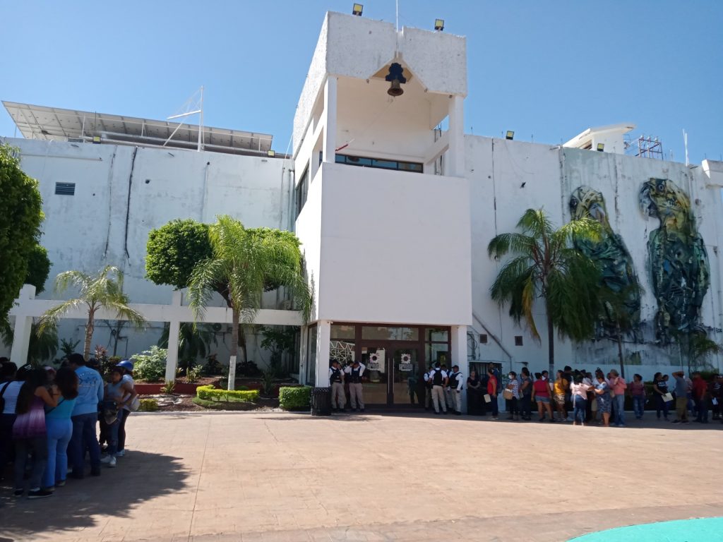 Antimotines amedrentan a bazaristas de Ciudad del Carmen