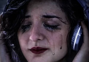La Generación Z es melancólica, aquí la lista Bummer Summer de Spotify.
