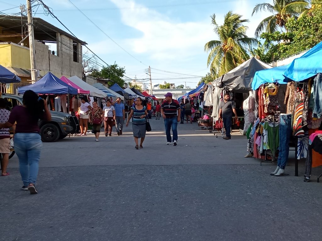 Se busca solucionar el desorden del comercio informal de Ciudad del Carmen