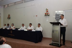 La coordinación administrativa de la UMT junto a autoridades UADY da la bienvenida
