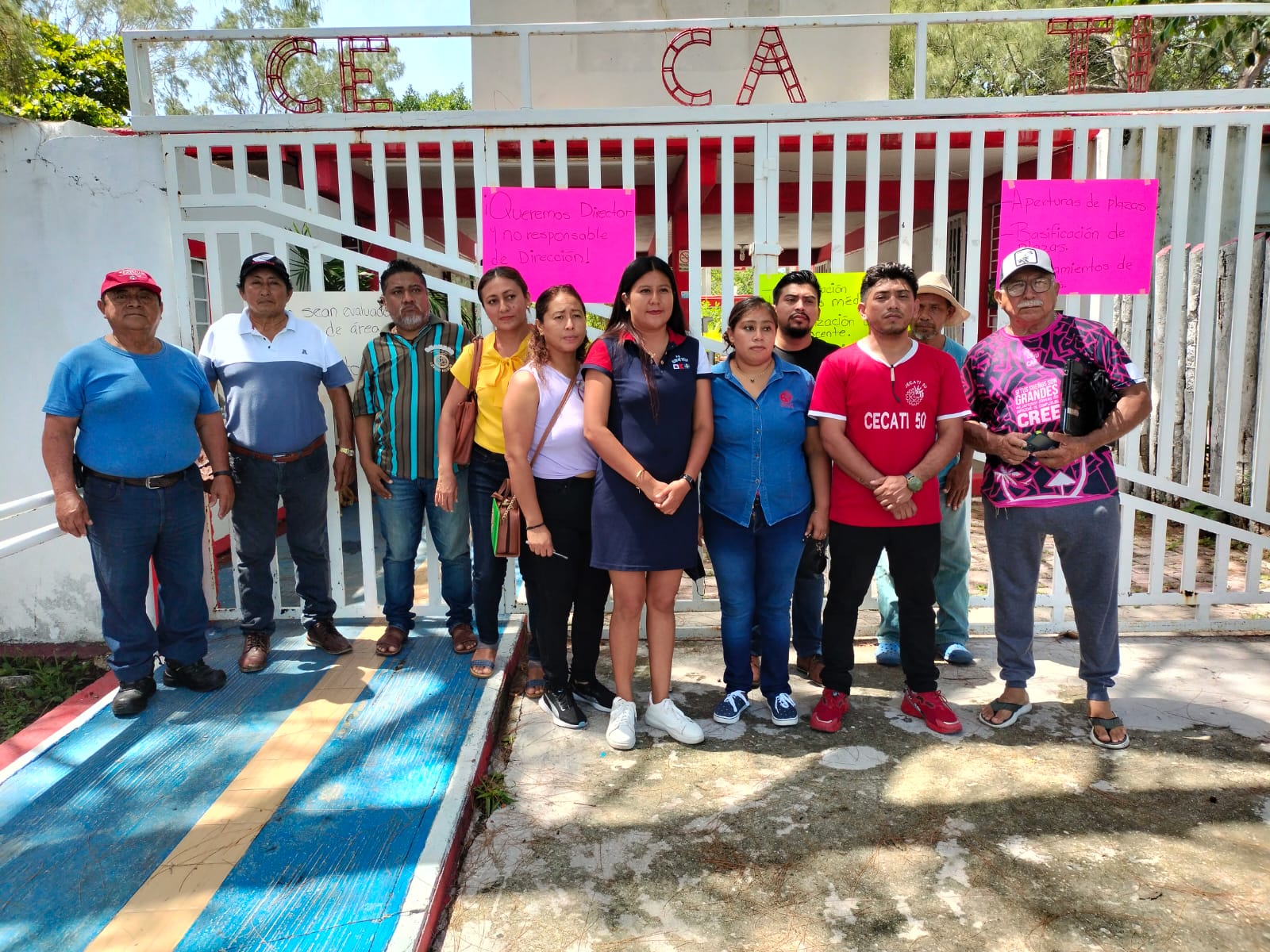 Se manifiestan trabajadores del CECATI 50 de Ciudad del Carmen