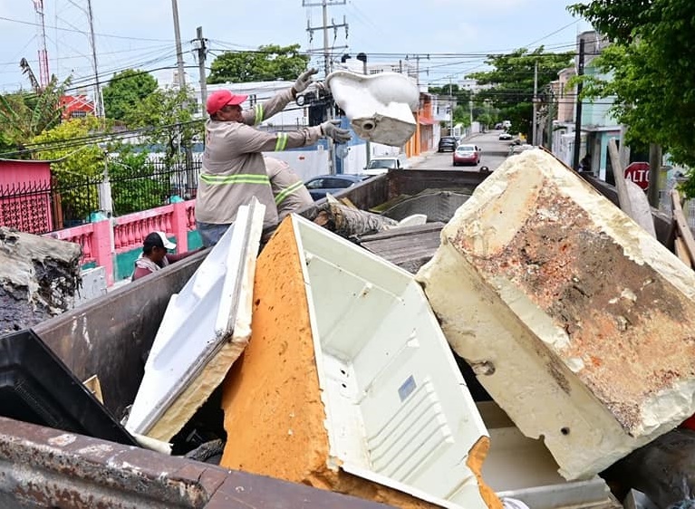 Hasta 60 toneladas de cacharros recogen en la semana de descacharrización: en Ciudad del Carmen