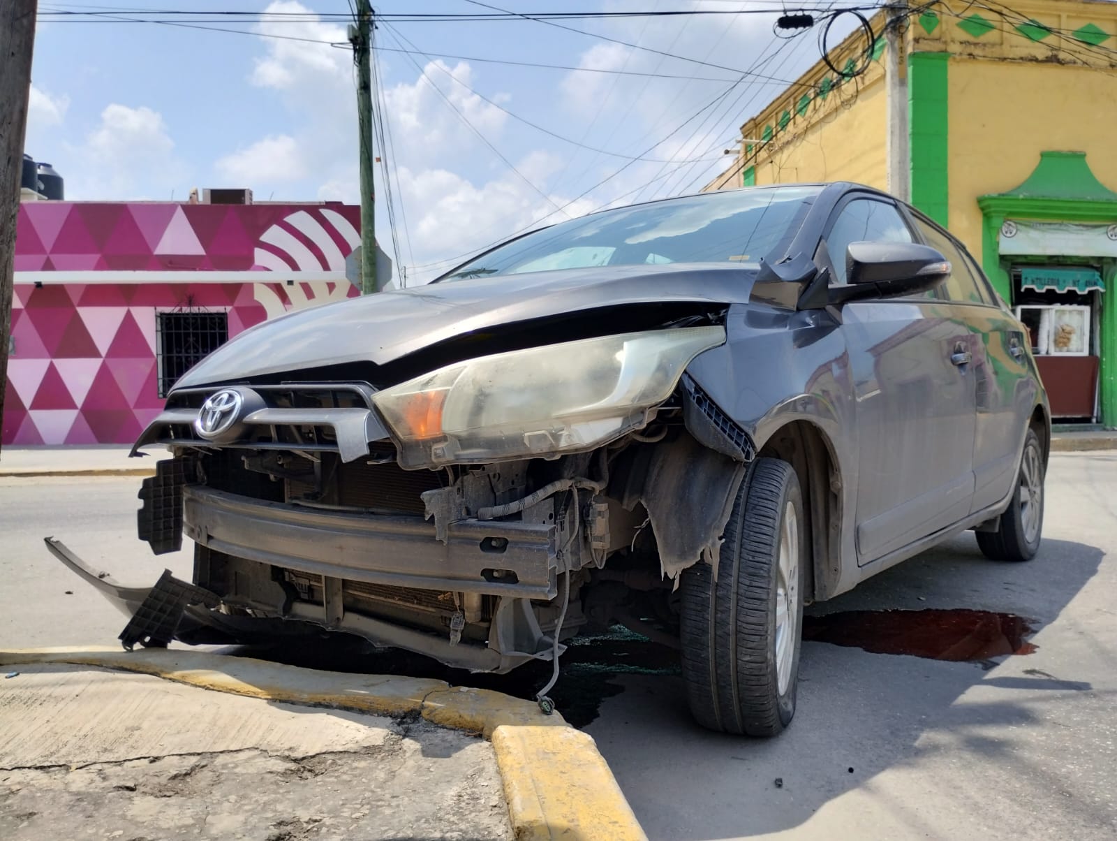 Aparatoso choque en Santa Ana