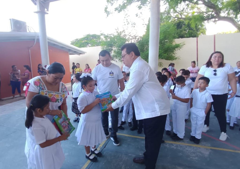 Suspenden entrega de libros de primaria en el municipio del Carmen