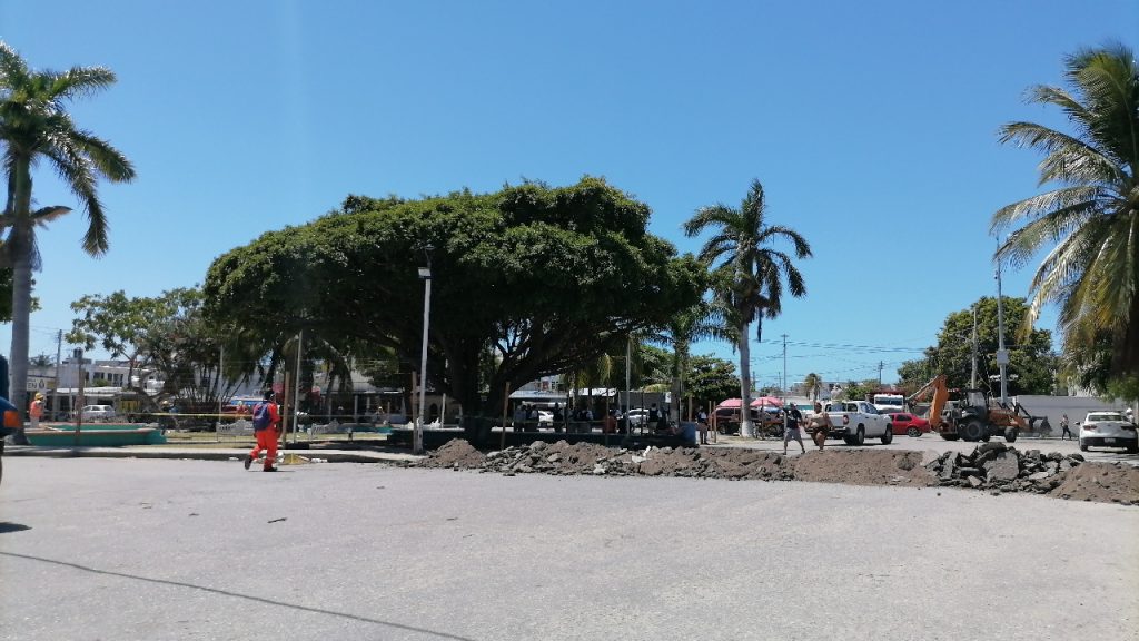 Desalojan a bazaristas del parque de Juan Diego de Ciudad del Carmen