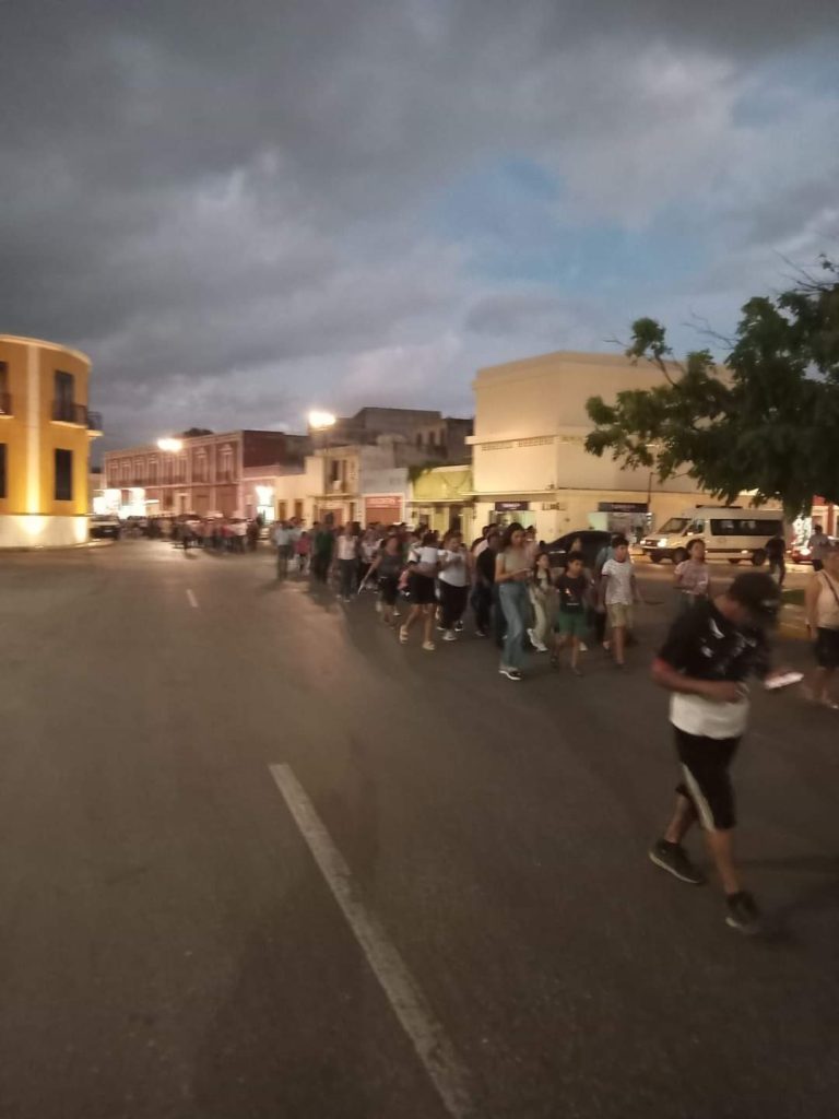 ¡Con esos libros no!