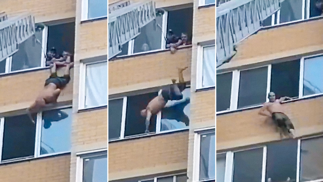 Un hombre cae de una ventana