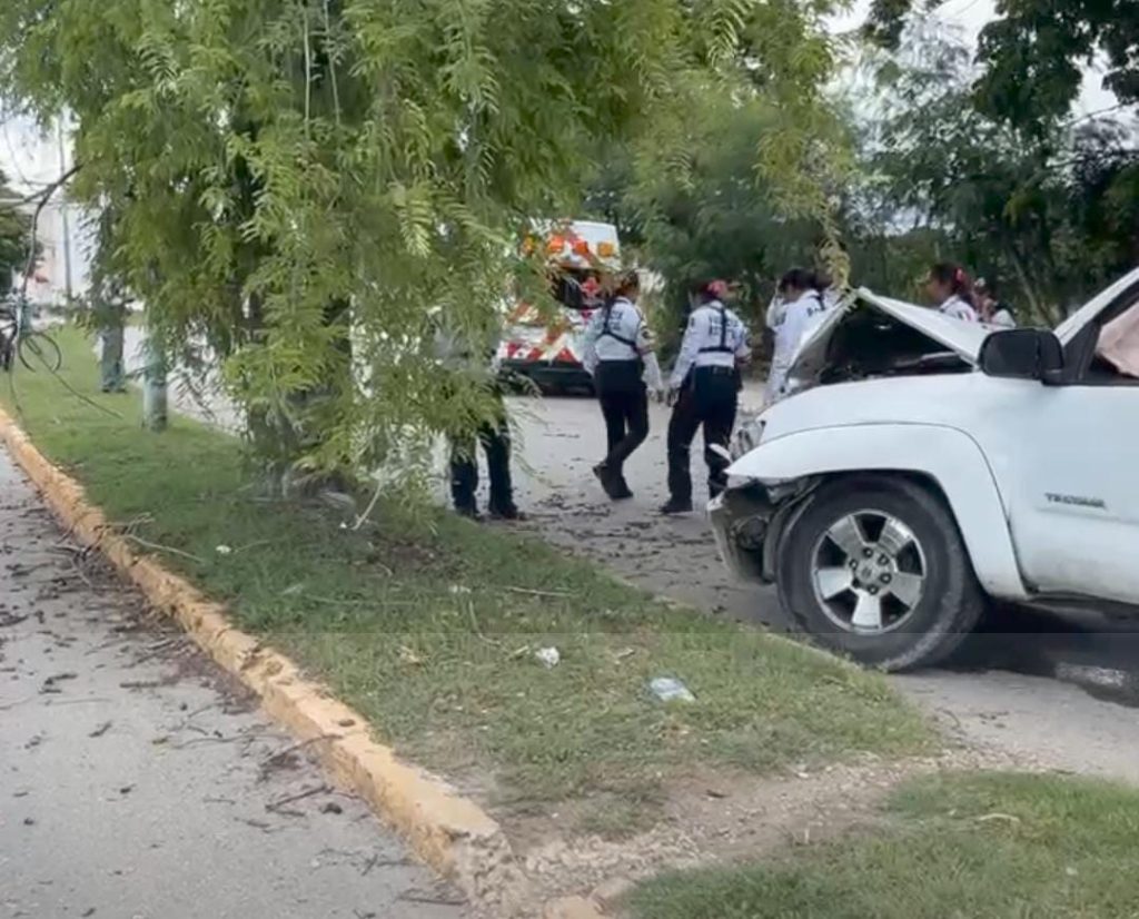 agentes de la fiscalía chocan
