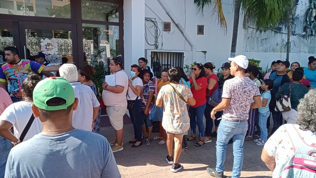 Desalojan a bazaristas del parque de Juan Diego de Ciudad del Carmen