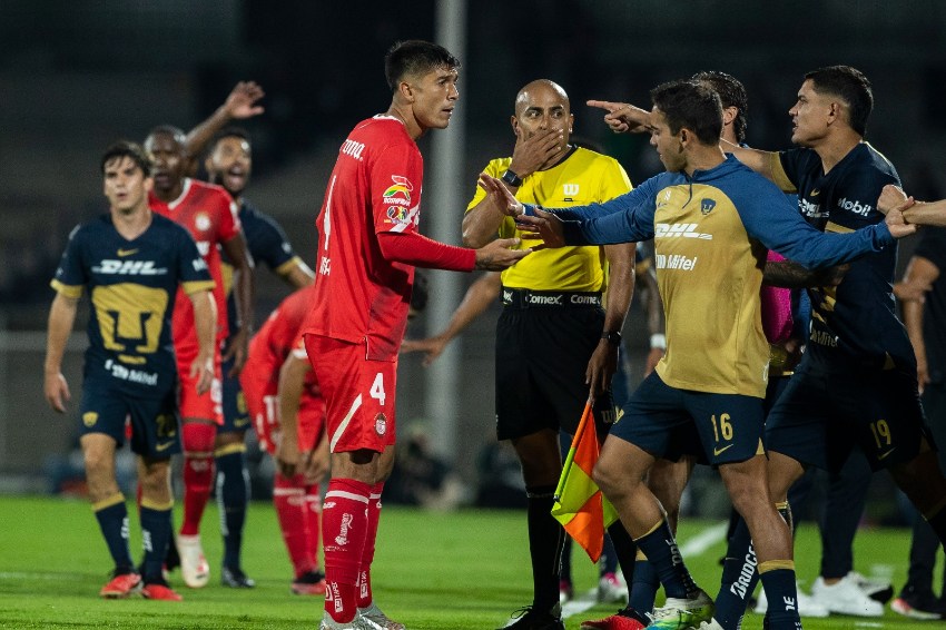 Pumas vs Toluca termina en pleito tras un reñido empate