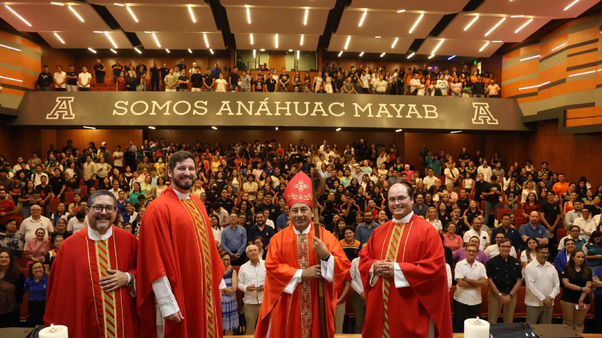 Bendicen nuevo semestre escolar en conocida universidad católica de Yucatán