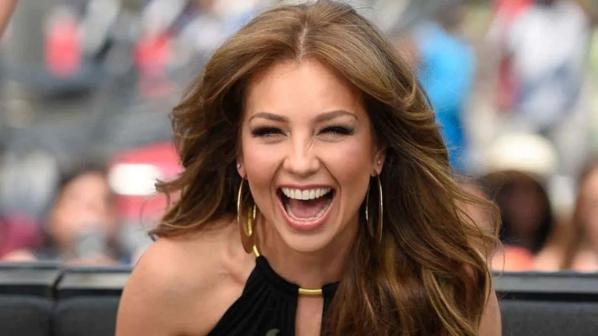 Peluca de Thalía cae en plena transmisión en vivo en TikTok (Video)
