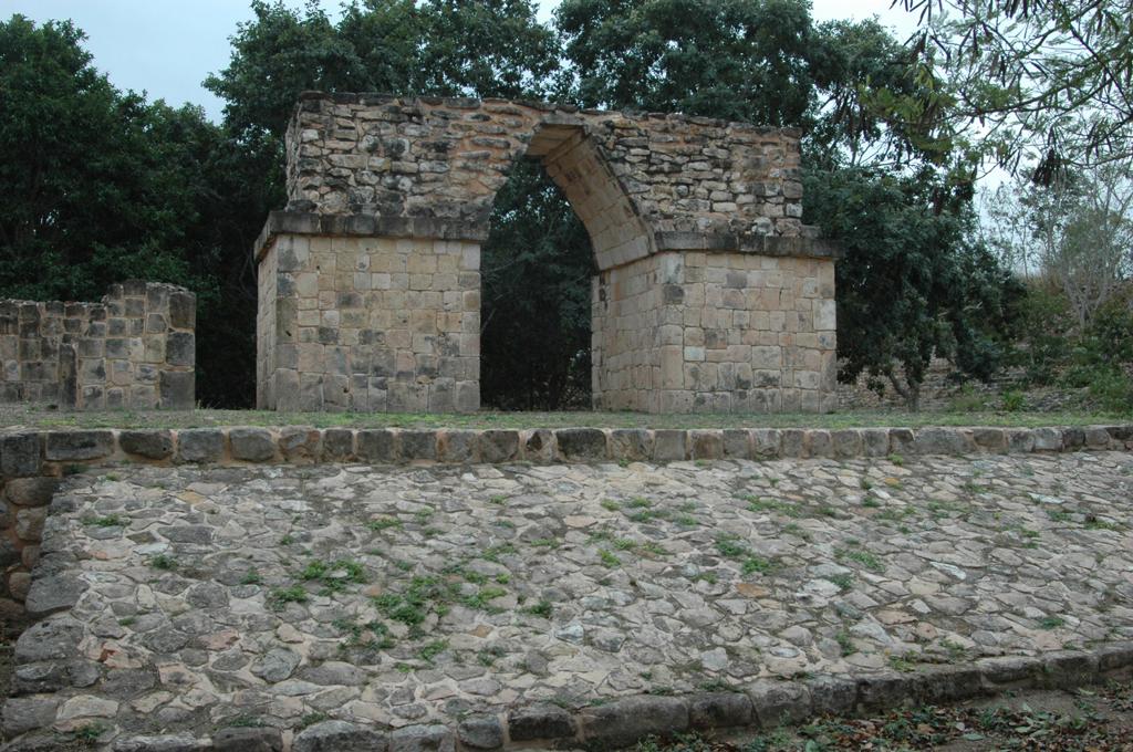 Promesa resalta el valor de la Zona Arqueológica de Oxkintok, en Yucatán